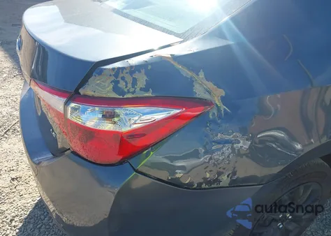 2015 Toyota Corolla Le z USA, uszkodzony, nr VIN 2T1BURHE3FC330148